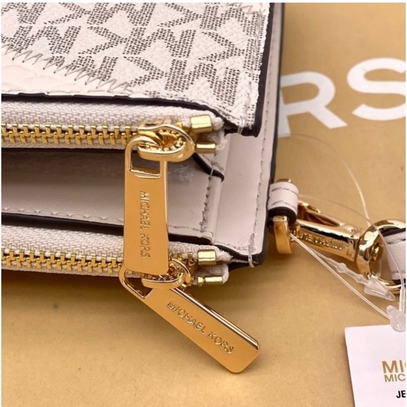 MICHAEL KORS LG
DOUBLE ZIP
WRISTLET
WALLET PHONE
HOLDER LIGHT
CREAM MULTI - Picture 8 of 12